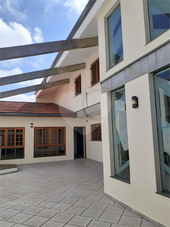 Sobrado à venda com 4 quartos, sendo 2 suítes,  em Tremembé, São Paulo, SP