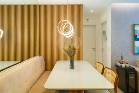 Apartamento à venda com 2 quartos, sendo 1 suíte,  em Jardim das Acácias, São Paulo, SP