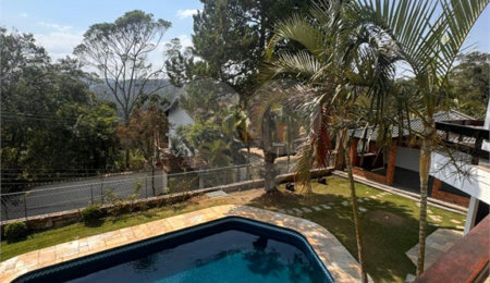 Sobrado à venda ou para alugar com 4 quartos, sendo 3 suítes,  em Serra da Cantareira, Mairiporã, SP