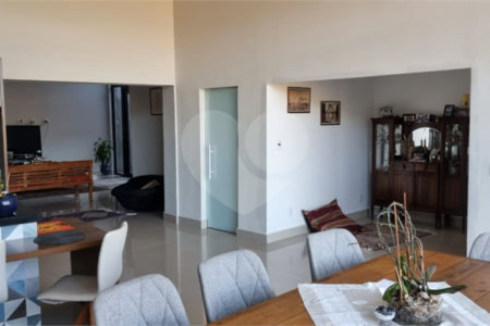 Casa à venda com 4 suítes no condomínio Osato, Atibaia - SP