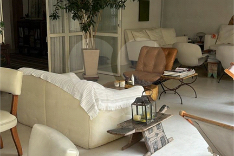 Casa à venda com 4 quartos, sendo 3 suítes, em Vila Madalena, São Paulo, SP