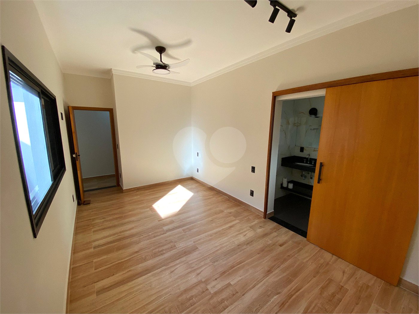 Casa à venda com 3 suítes no condomínio Lagos D Icaraí, Salto - SP