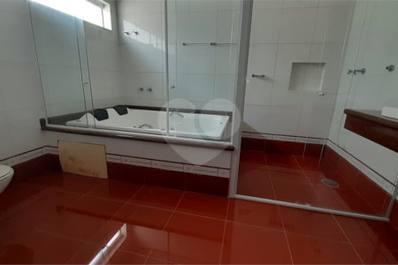 Sobrado à venda com 6 quartos, sendo 5 suítes, no Centro, São Bernardo do Campo, SP