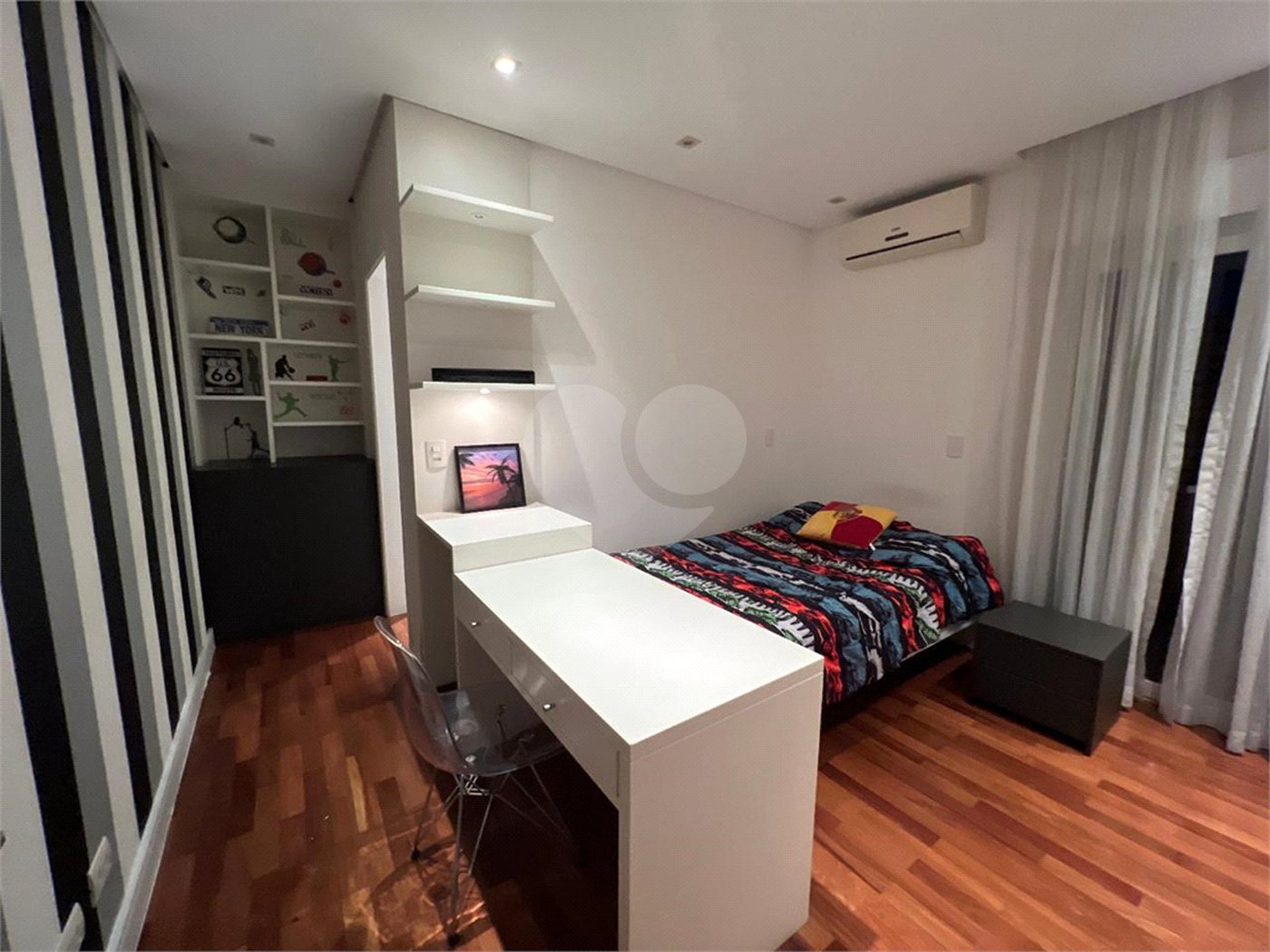 Sobrado à venda ou para alugar com 4 suítes em Vila Bertioga, São Paulo, SP