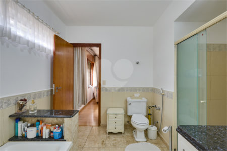 Sobrado à venda com 4 quartos, sendo 1 suíte, em Granja Julieta, São Paulo, SP