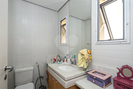 Casa à venda com 5 quartos, sendo 4 suítes, no condomínio Villa de Monterey, São Paulo - SP