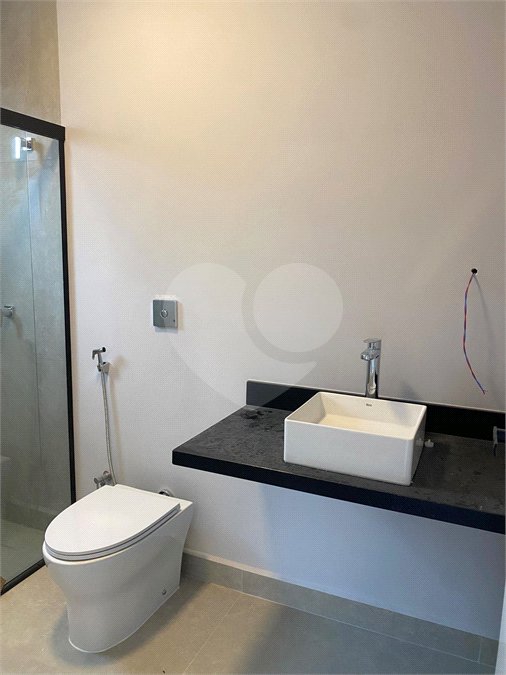 Casa à venda com 4 quartos, sendo 3 suítes, no condomínio Recanto dos Paturis, Vinhedo - SP