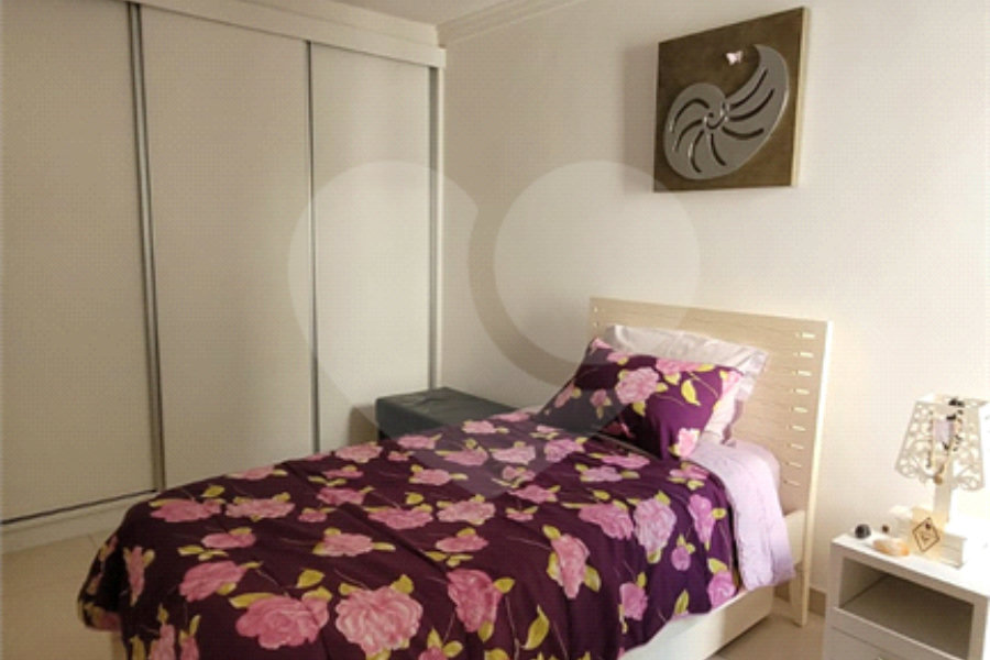 Casa à venda com 2 suítes no condomínio Residencial Sophia, São Paulo - SP