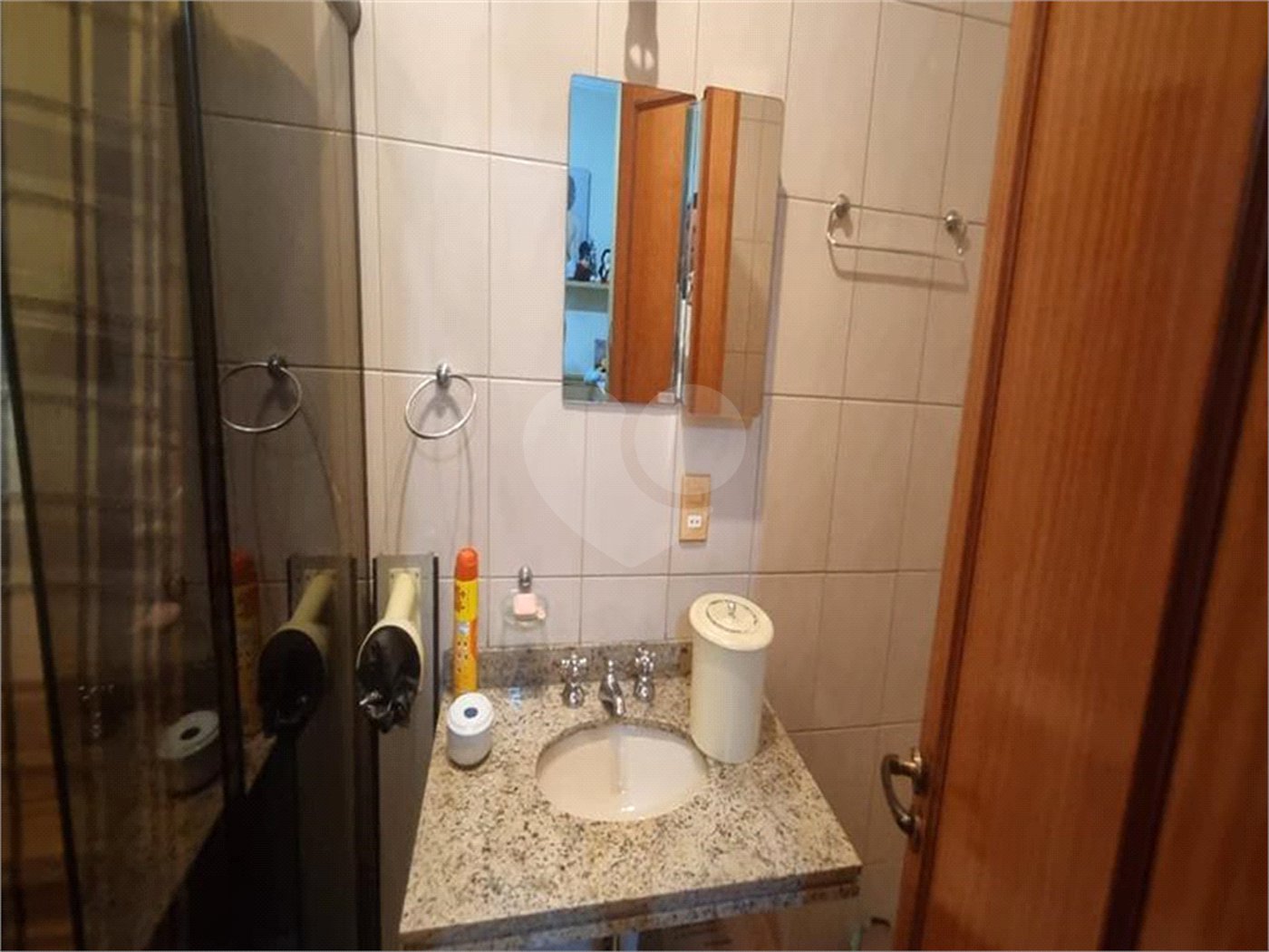 Sobrado à Venda na Aclimação - 150 m² - 2 Salas, 3 Dorms, 2 Vagas.