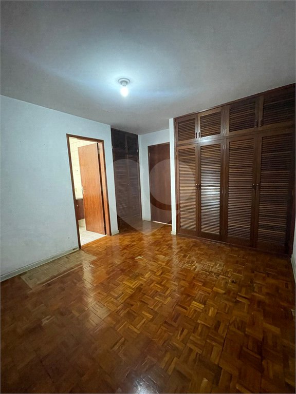 Sobrado à venda com 5 quartos, sendo 2 suítes,  em Vila Oliveira, Mogi das Cruzes, SP