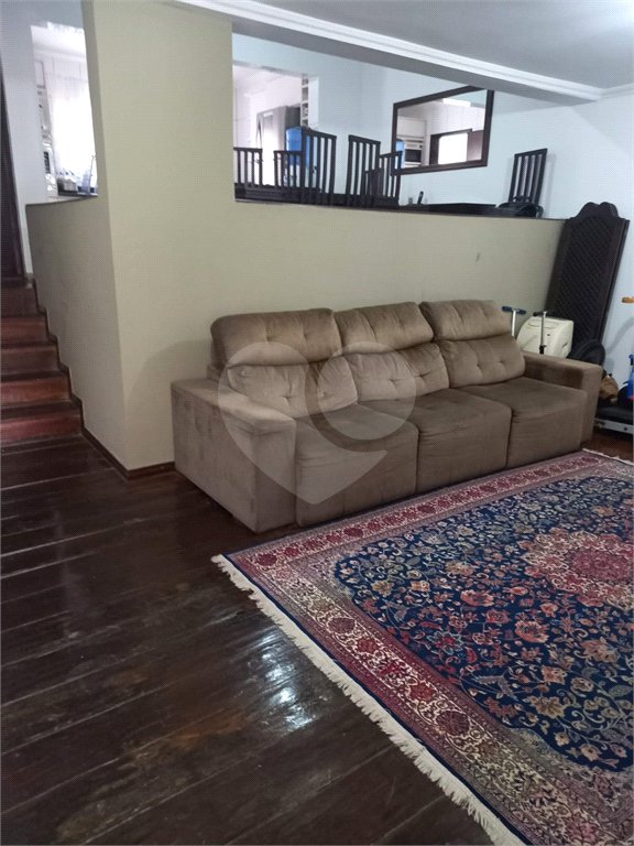 Sobrado à venda com 3 quartos, sendo 1 suíte,  em Vila Lavínia, Mogi das Cruzes, SP