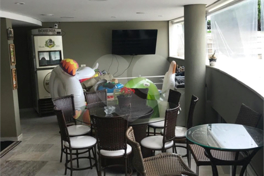 Casa à venda com 4 quartos, sendo 8 suítes, no condomínio Residencial Jd. Ibiratiba, São Paulo - SP