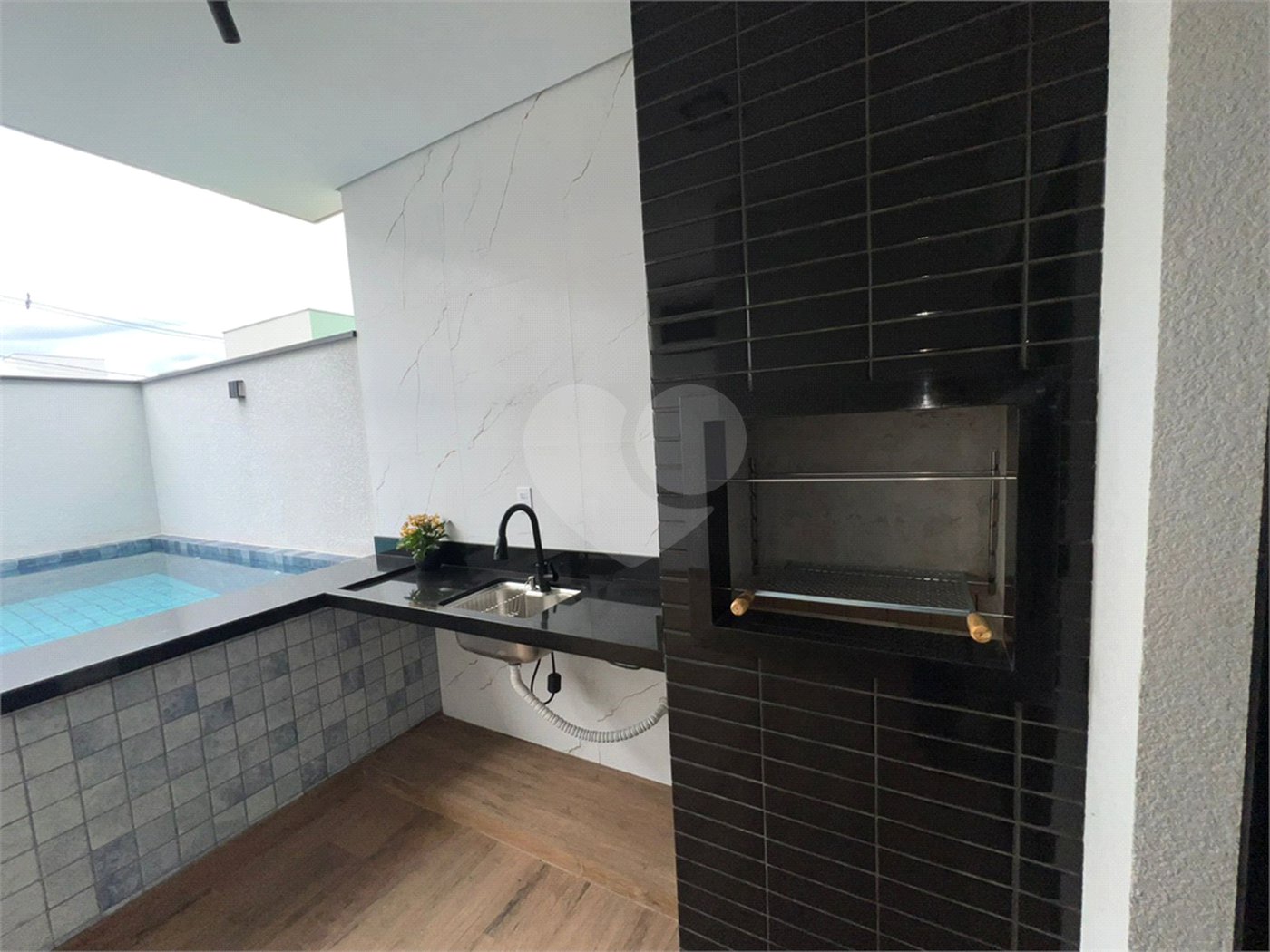 Casa à venda com 3 quartos, sendo 1 suíte, no condomínio Horto Florestal Villagio, Sorocaba - SP