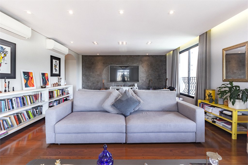 Apartamento à venda com 4 quartos, sendo 2 suítes,  em Jardim Parque Morumbi, São Paulo, SP