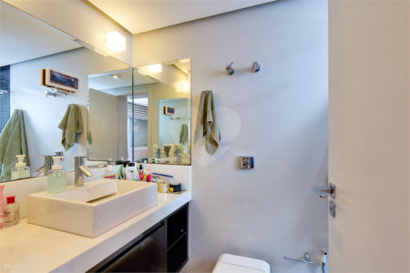 Apartamento à venda com 3 suítes em Alto da Boa Vista, São Paulo, SP
