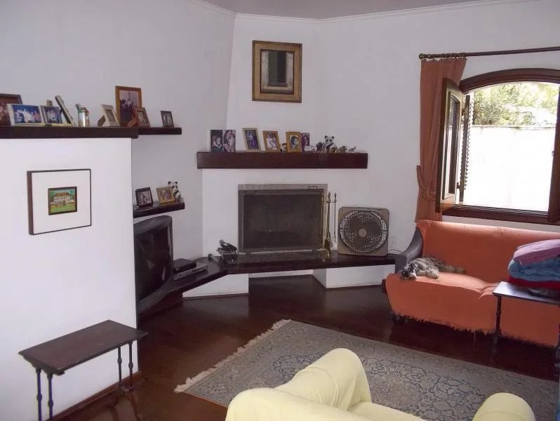 Sobrado à venda com 4 quartos, sendo 2 suítes,  em Jardim Leonor, São Paulo, SP