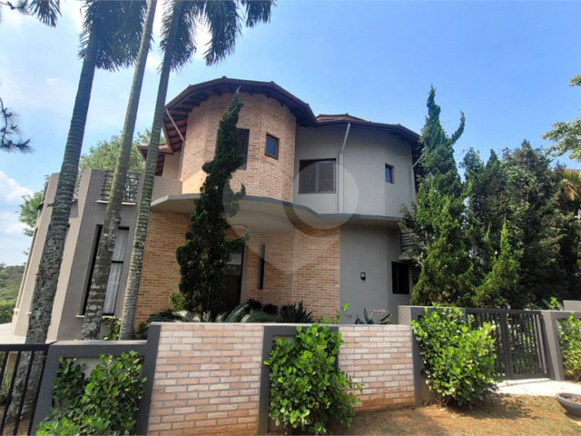 Casa à venda ou para alugar com 4 quartos, sendo 2 suítes,  no condomínio Cantareira, Mairiporã - SP