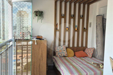 Apartamento à venda com 2 quartos, sendo 1 suíte,  em Quarta Parada, São Paulo, SP