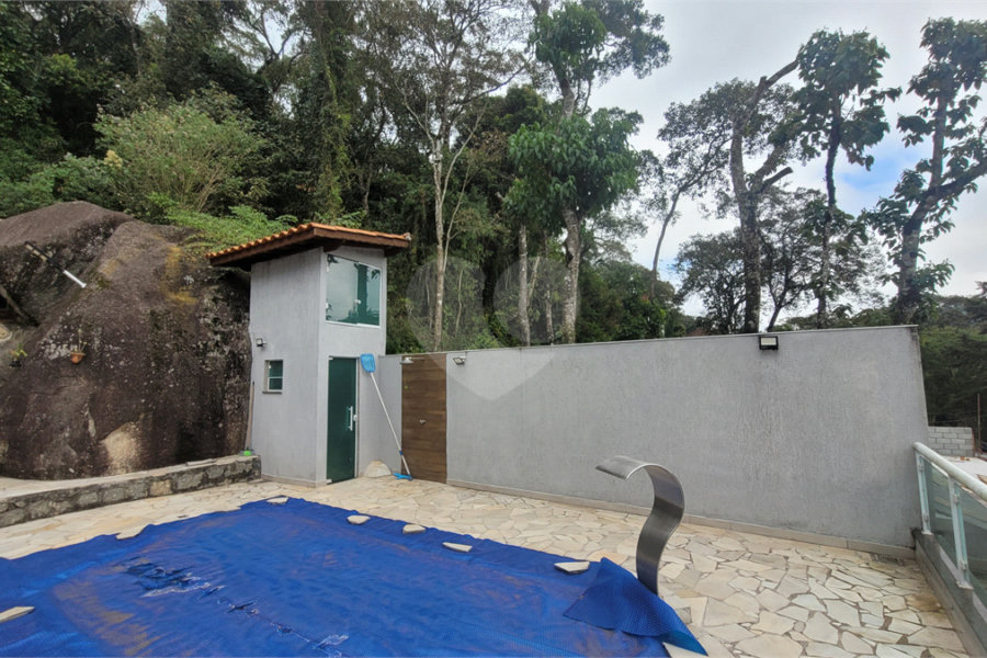 Casa à venda com 4 quartos, sendo 1 suíte, no condomínio Parque Suiça, Caieiras - SP