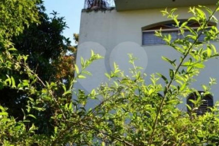 Casa à venda com 3 quartos, sendo 1 suíte, no condomínio Travessa Cacique Apoena,493, São Paulo - SP