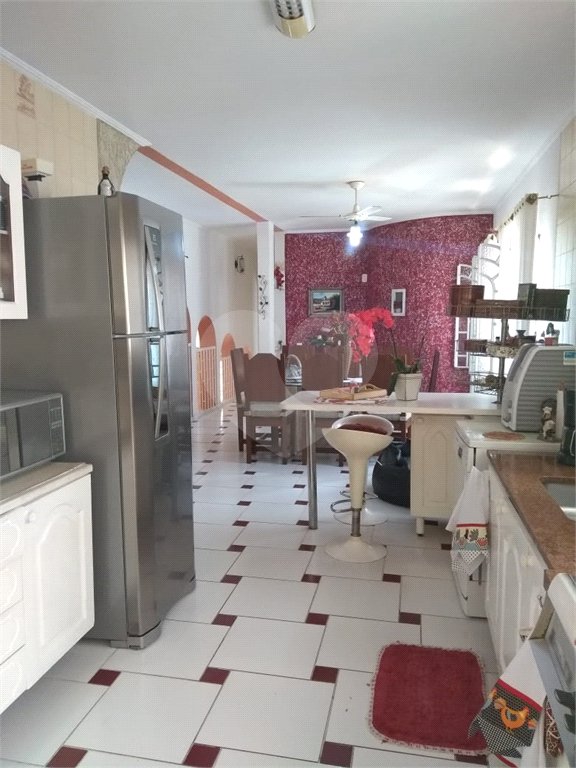 Casa à venda com 5 quartos, sendo 3 suítes,  em Vila Oliveira, Mogi das Cruzes, SP
