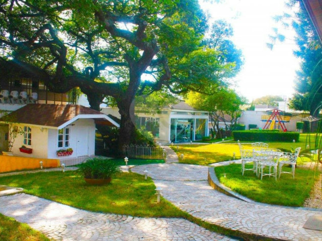 Casa à venda ou para alugar com 5 suítes no condomínio Arataca, São Paulo - SP