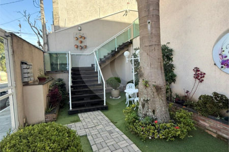 Casa à venda com 3 quartos, sendo 1 suíte, no condomínio Praça Leão, São Paulo - SP