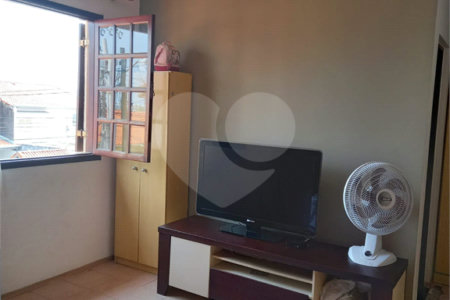 Sobrado à venda com 3 quartos, sendo 1 suíte,  em Vila Lavínia, Mogi das Cruzes, SP