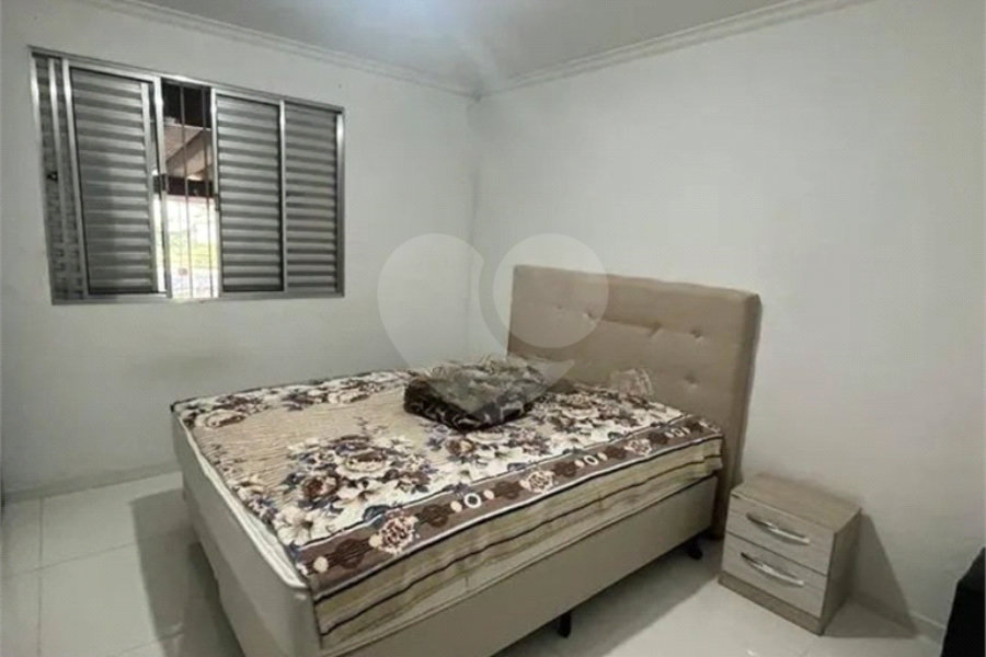 Casa à venda com 2 quartos, sendo 1 suíte, em Parque Maria Domitila, São Paulo, SP