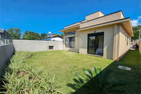 Casa à venda com 3 quartos, sendo 1 suíte, no condomínio Consoli Residencial, Atibaia - SP
