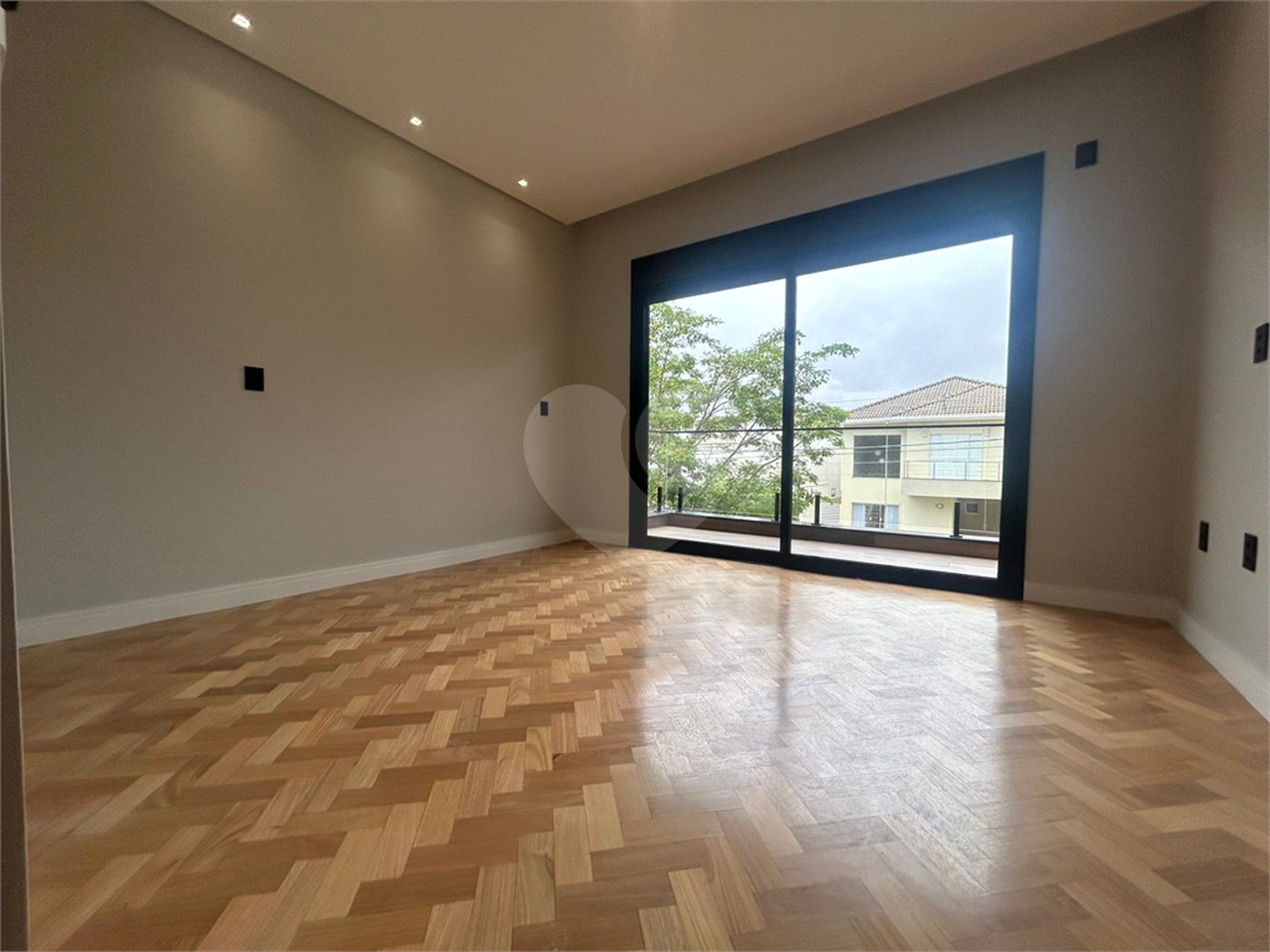 Casa à venda com 4 suítes no condomínio Residencial Chácara Ondina, Sorocaba - SP