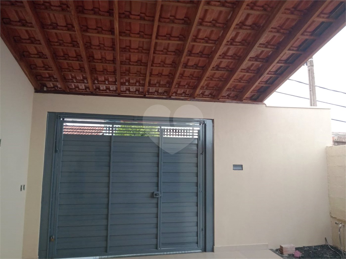 Casa á venda, com 02 Dormitórios, em Jardim Medeiros.