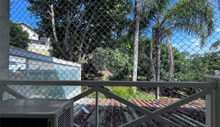 Sobrado à venda com 3 quartos, sendo 1 suíte,  em Jardim Barbacena, Cotia, SP