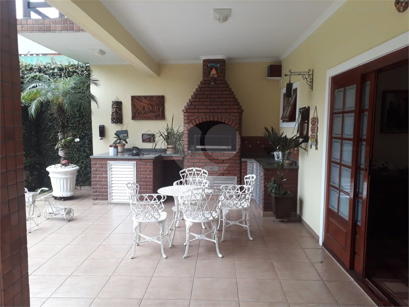 Sobrado à venda com 6 quartos, sendo 5 suítes, em Tremembé, São Paulo, SP