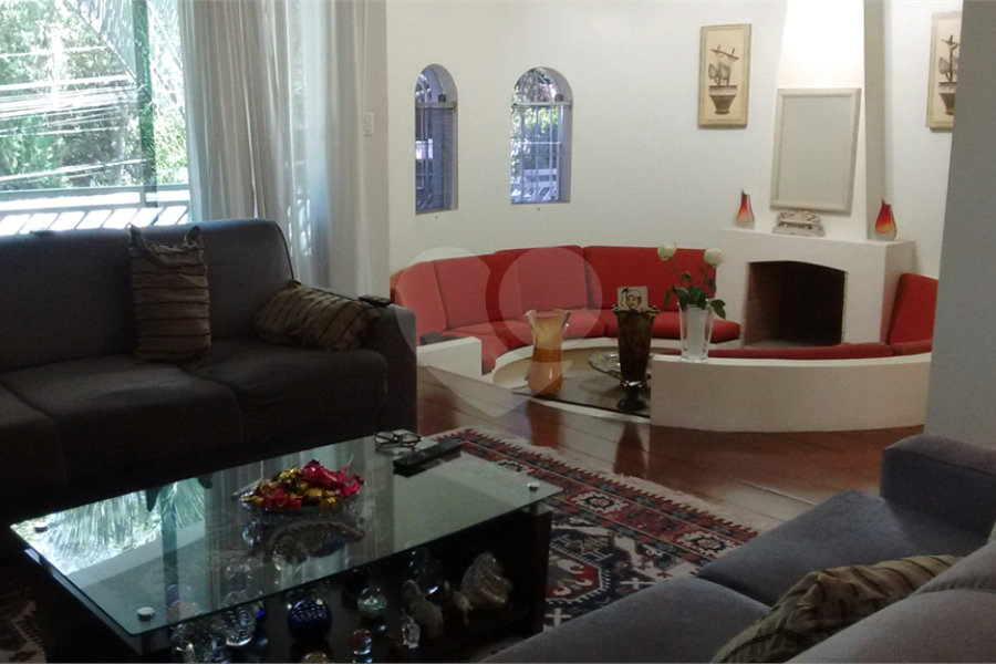 Casa à venda com 5 quartos, sendo 2 suítes, em Horto Florestal, São Paulo, SP
