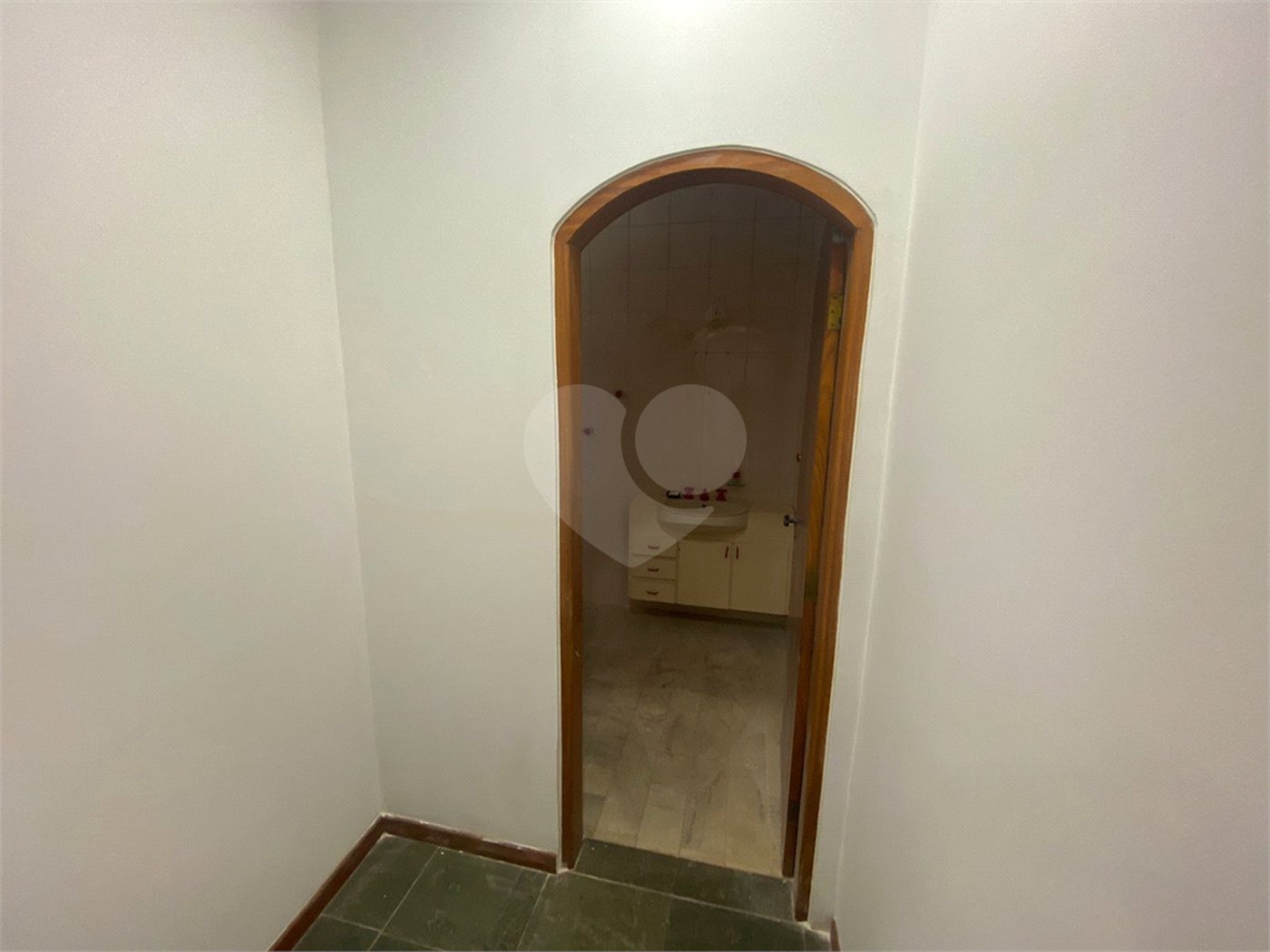 Casa à venda com 4 quartos, sendo 2 suítes,  em Jardim do Lago, Atibaia, SP