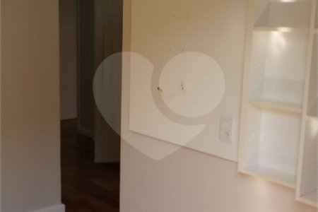 Casa à venda com 3 suítes no condomínio Picollo, Louveira - SP