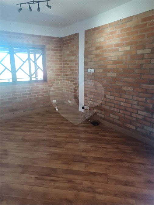Casa à venda ou para alugar com 3 quartos, sendo 1 suíte, no condomínio Parque Suiça, Caieiras - SP