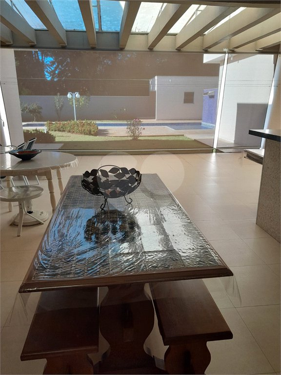 Casa à venda com 5 suítes no condomínio Ipe Velho, Vinhedo - SP