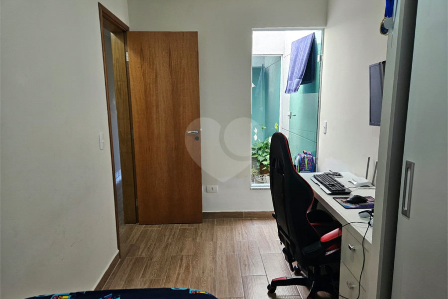 Casa à venda com 3 quartos, sendo 1 suíte, no condomínio Professora Romilde Nogueira de Sá, São Paulo - SP