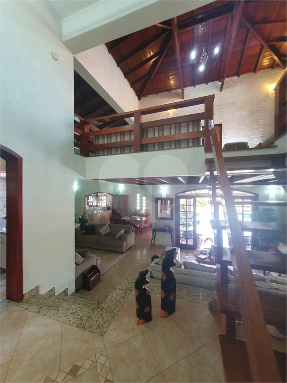 Casa à venda com 4 quartos, sendo 1 suíte, no condomínio Parque São Gabriel, Itatiba - SP