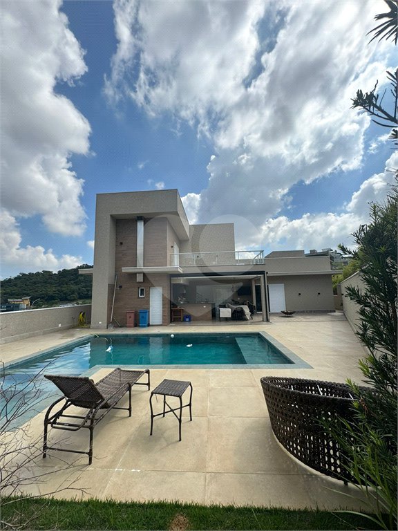 Casa à venda com 4 suítes no condomínio Itaporã, Atibaia - SP