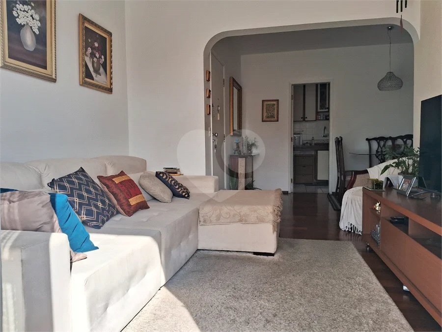 Prédio com portaria 24 horas, e lazer. Apartamento com 3 dormitórios, uma suíte, 2 vagas de garagem