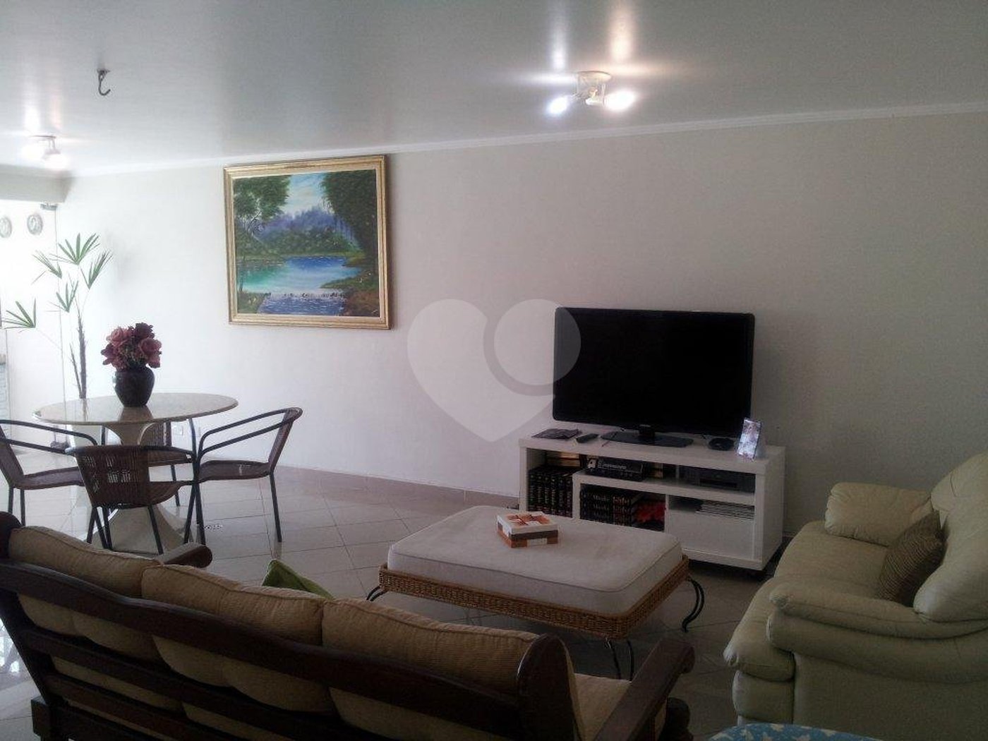 Casa à venda com 4 quartos, sendo 2 suítes, no condomínio Travessa Mário Antônio Correia,174, São Paulo - SP