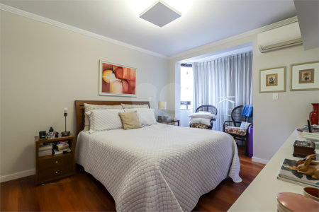 Apartamento à venda com 4 quartos, sendo 2 suítes, em Moema, São Paulo, SP