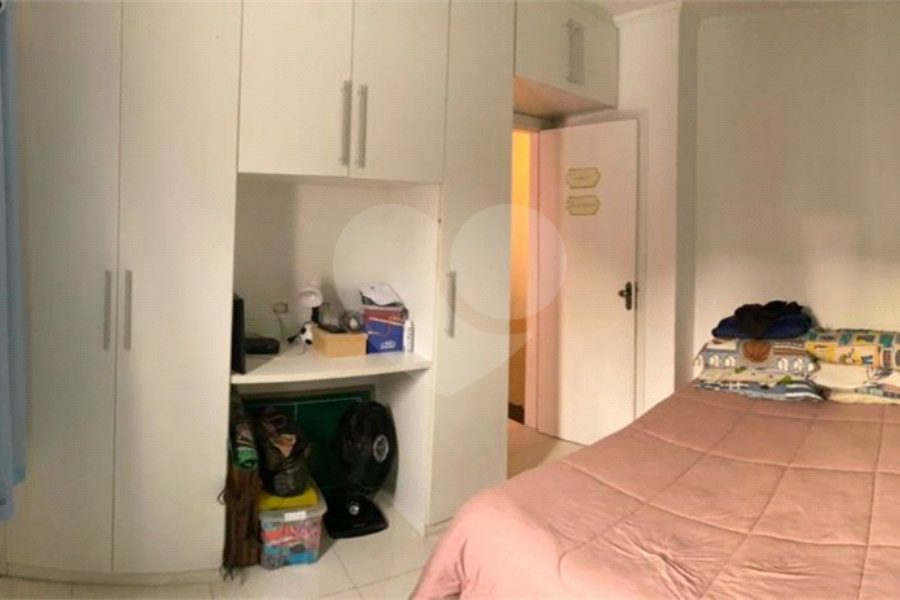 Casa à venda com 3 quartos, sendo 2 suítes, no condomínio Ibarra, São Paulo - SP