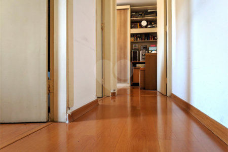 Sobrado à venda com 5 quartos, sendo 1 suíte,  em Vila Nova Conceição, São Paulo, SP