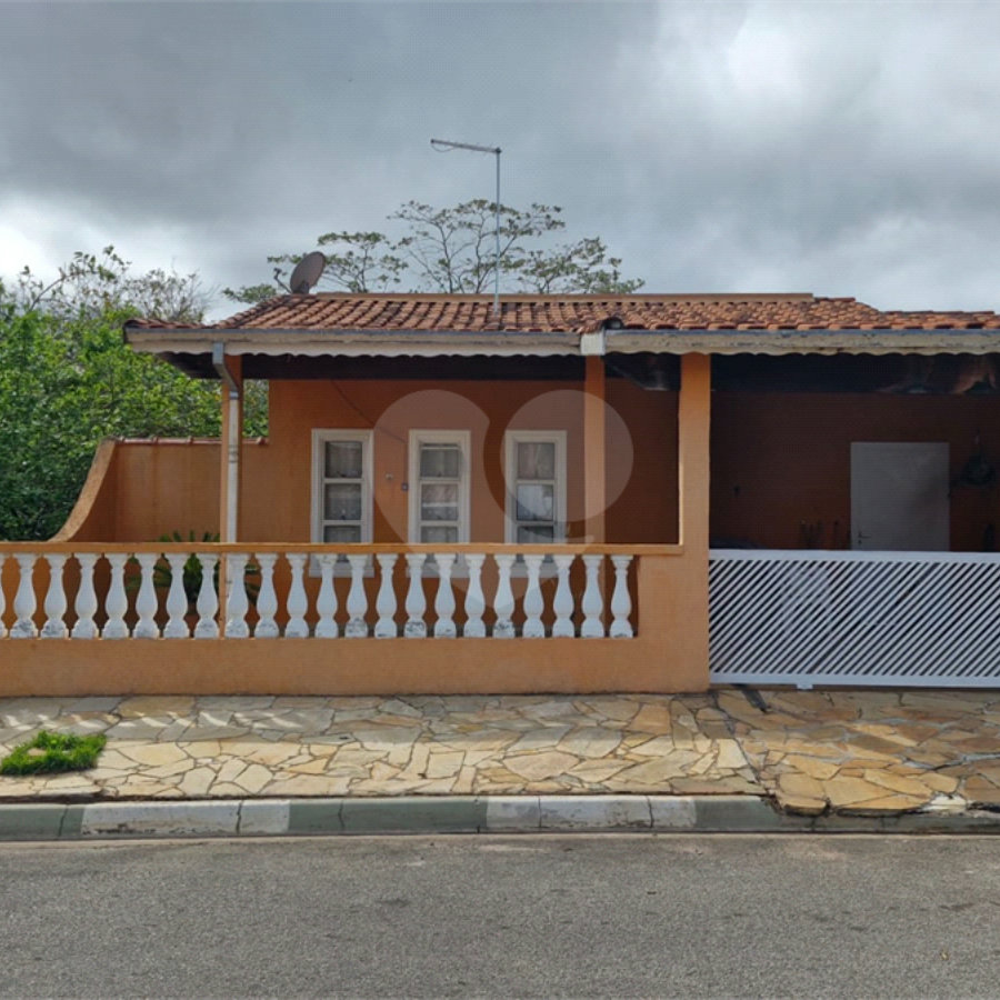 Casa para alugar com 3 quartos, sendo 1 suíte, no condomínio Santa Mônica, Atibaia - SP