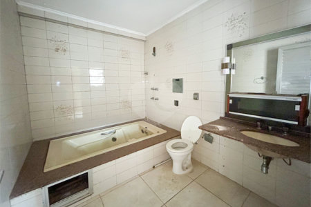 Sobrado à venda com 4 quartos, sendo 3 suítes, em Vila Libanesa, São Paulo, SP