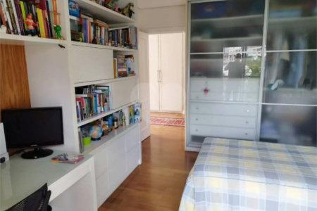 Casa à venda ou para alugar com 4 suítes no condomínio Solares Vila Europa, São Paulo - SP